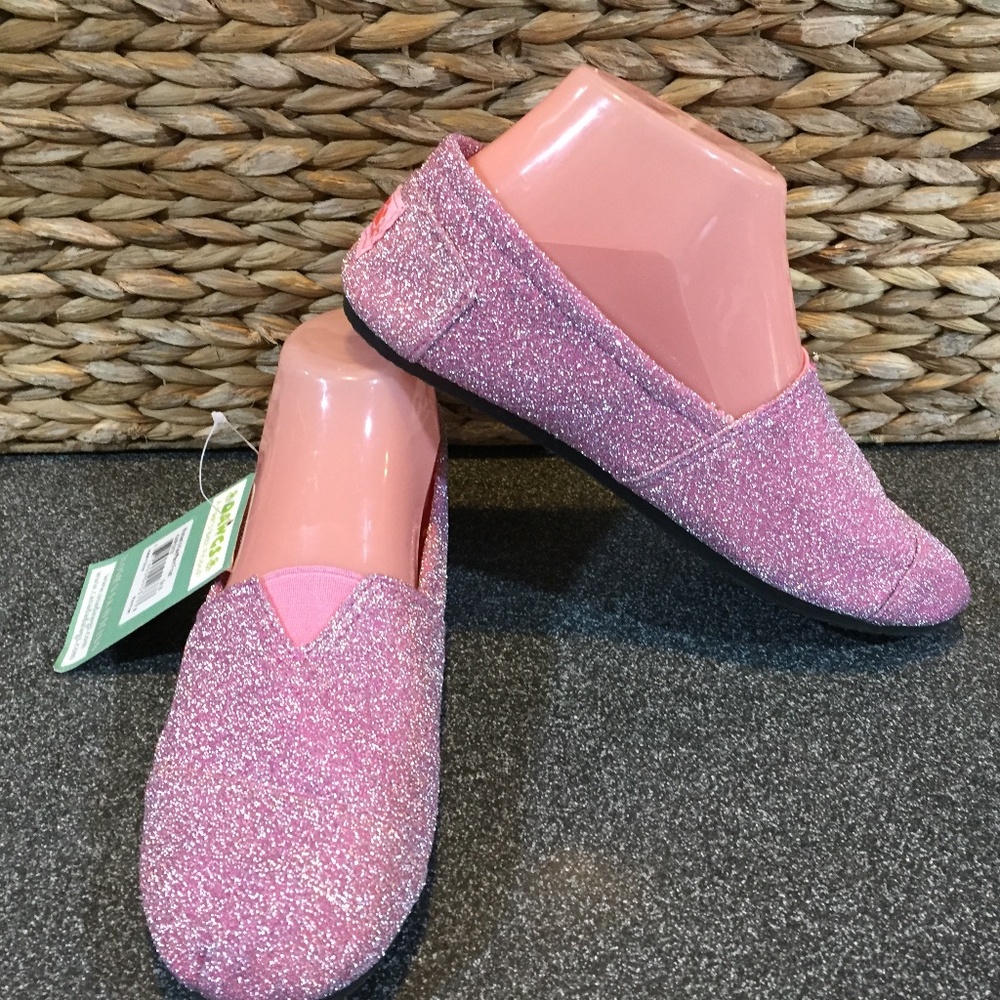 Dawgs “Kaymann Frost Pink and Silver Metallic Flats NWT